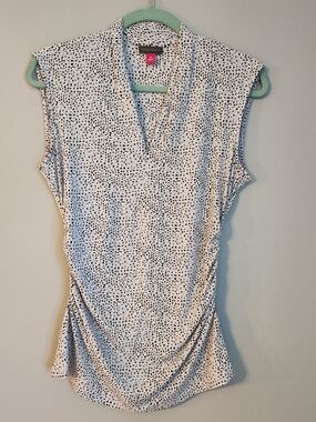 Vince Camuto White Top with Black Speckle Print V-Neck Sleeveless